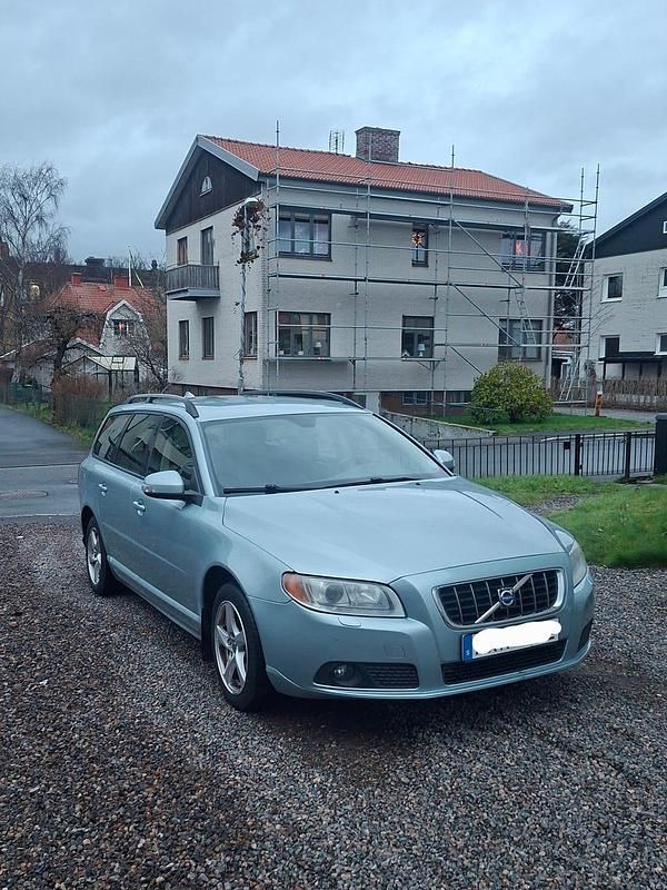 Begagnad 2008 Volvo V70 Kombi | 39 000 kr (Marknadspris) - Bild 1/4