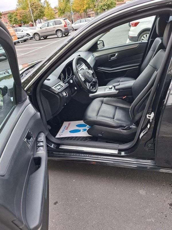 Svart Begagnad 2015 Mercedes E220 Classic Sedan | 135 500 kr (Bra pris) - Bild 1/4