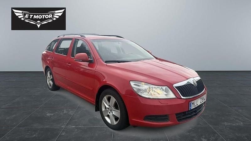 Röd Begagnad 2010 Skoda Octavia Ambiente Kombi | 47 900 kr (Marknadspris) - Bild 1/4