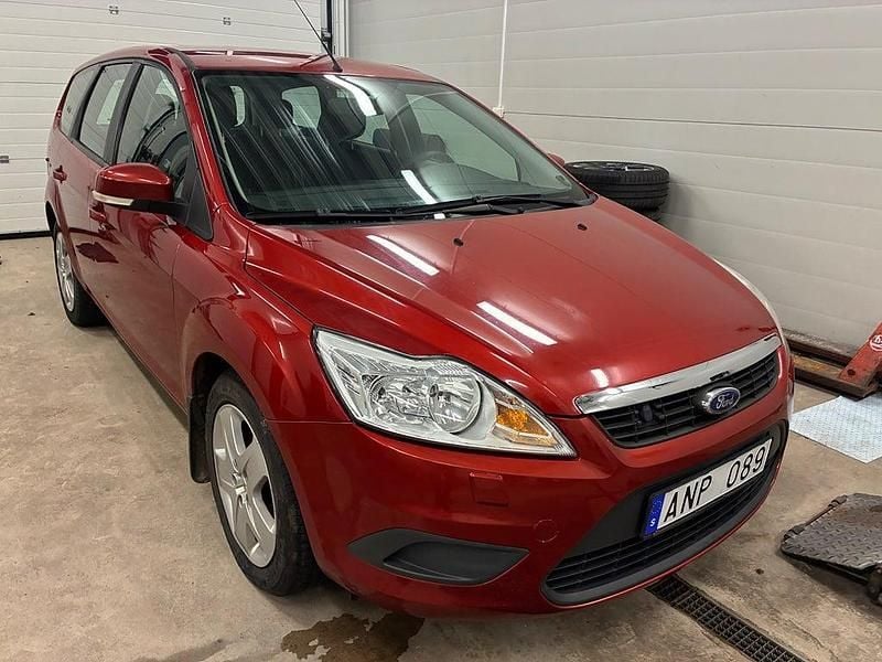 Orange Begagnad 2009 Ford Focus Trend Kombi | 29 000 kr (Marknadspris) - Bild 1/4