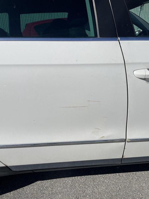 Vit Begagnad 2009 VW Passat Sportline Kombi | 40 000 kr - Bild 1/4