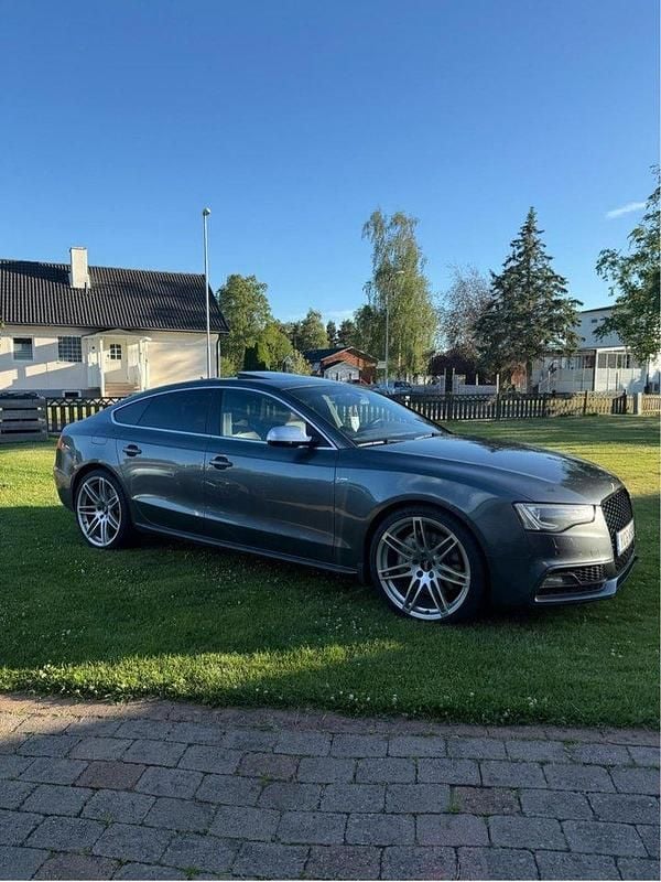 Grå Begagnad 2016 Audi A5 S-Line Sportkupé | 175 000 kr (Bra pris) - Bild 1/4