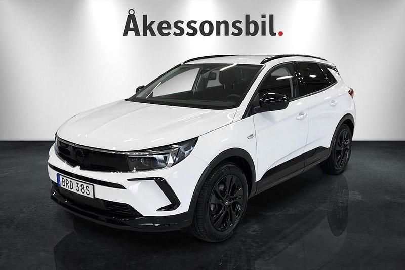 Vit Begagnad 2024 Opel Grandland X SUV | 299 000 kr (Lite dyr) - Bild 1/4
