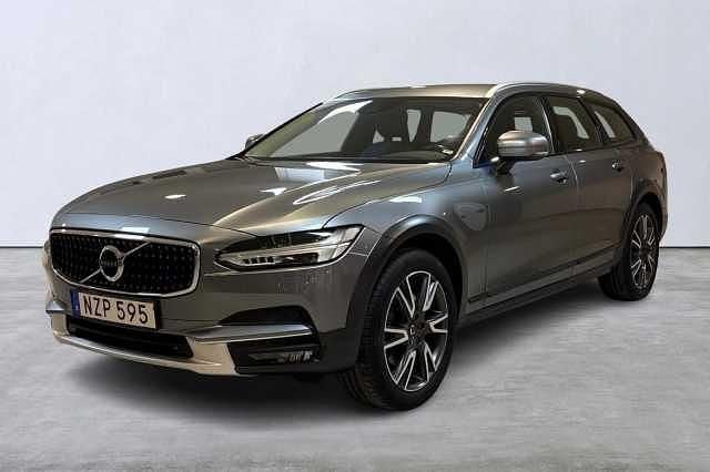 Grå Begagnad 2018 Volvo V90 CC Pro Kombi | 244 900 kr (Marknadspris) - Bild 1/4