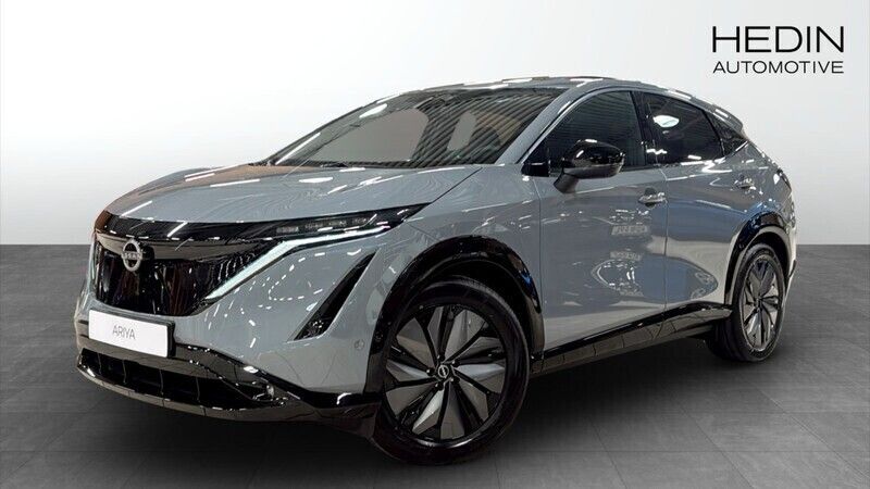 Ljusgrå (grey) Begagnad 2025 Nissan Ariya Evolve SUV | 569 900 kr (Marknadspris) - Bild 1/4