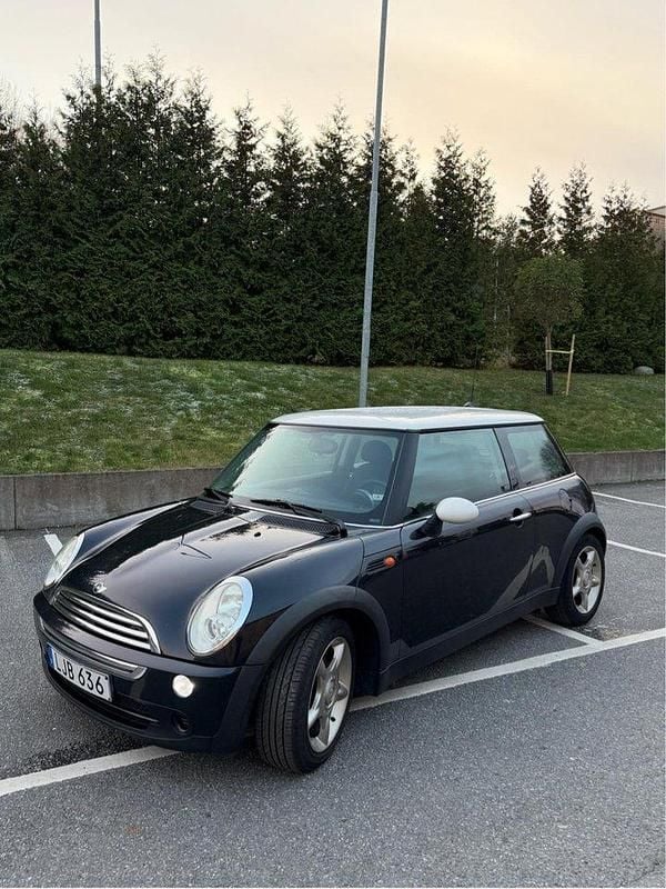 Svart Begagnad 2007 Mini Cooper Halvkombi | 37 000 kr (Bra pris) - Bild 1/4