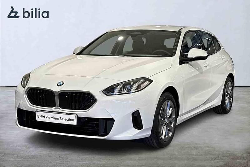 Vit Begagnad 2026 BMW 120 Halvkombi | 339 900 kr - Bild 1/1