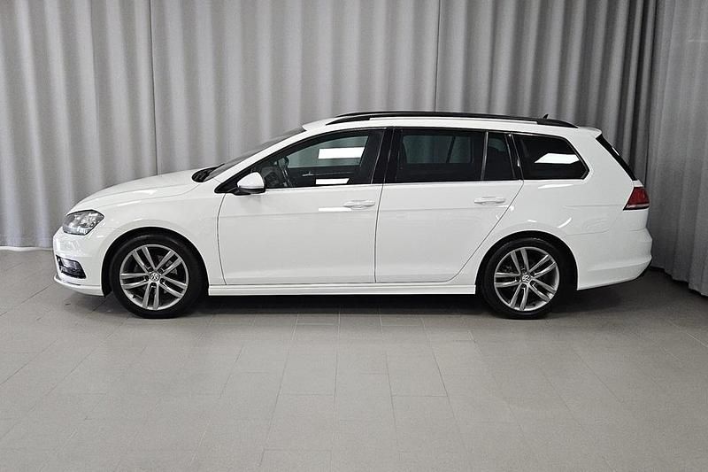 Begagnad VW Golf VII R-line 151 HK (111 kW) 2017 Vit Kombi