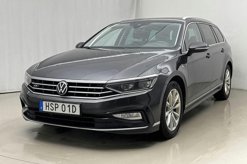 Mörkgrå Begagnad 2021 VW Passat R-line | 199 000 kr (Bra pris) - Bild 1/4