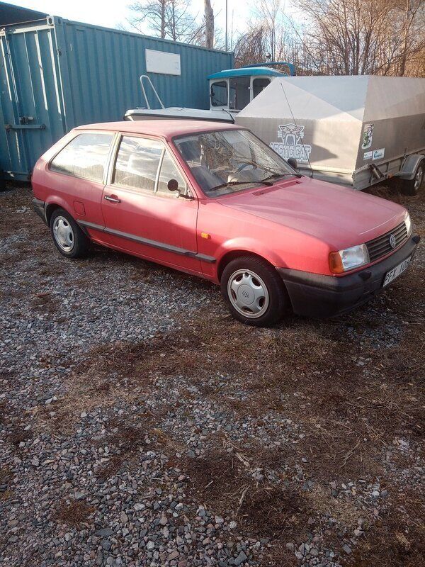 Röd Begagnad 1992 VW Polo Sportkupé | 9 900 kr - Bild 1/4