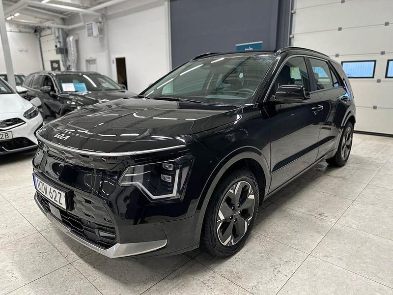 Begagnad Kia e-Niro EX 150 kW (204 HK) 2022 Svart SUV