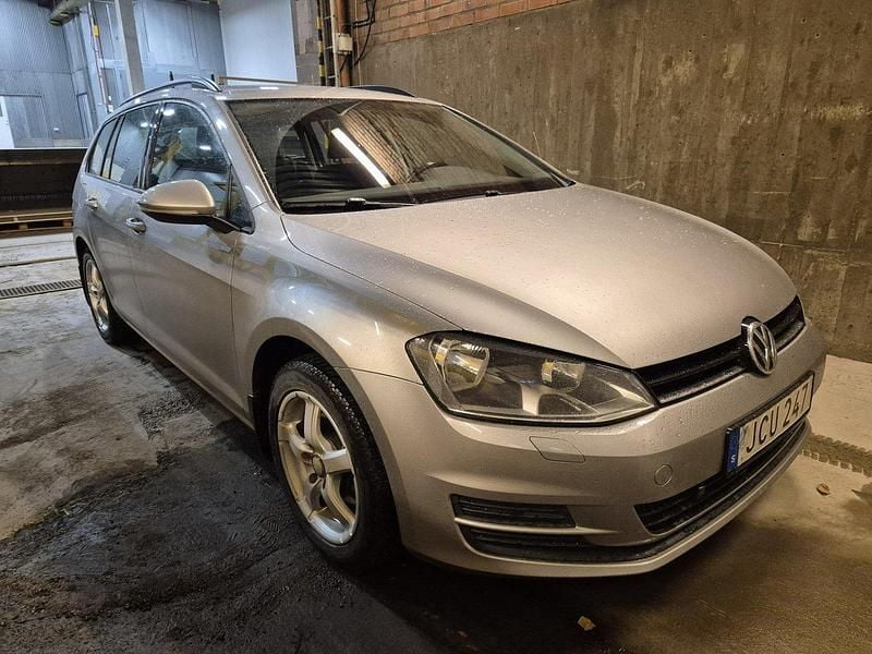 Silver Begagnad 2015 VW Golf VII Kombi | 128 000 kr (Marknadspris) - Bild 1/2