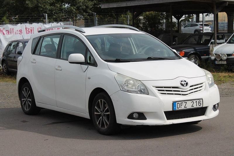 Vit Begagnad 2011 Toyota Verso Minibuss | 44 000 kr (Marknadspris) - Bild 1/4