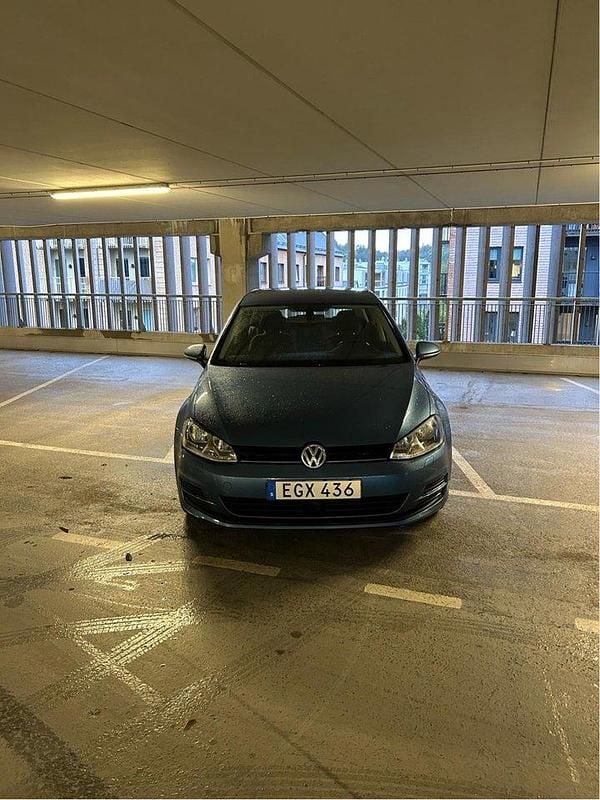 Blå Begagnad 2015 VW Golf VII Halvkombi | 122 000 kr (Marknadspris) - Bild 1/4