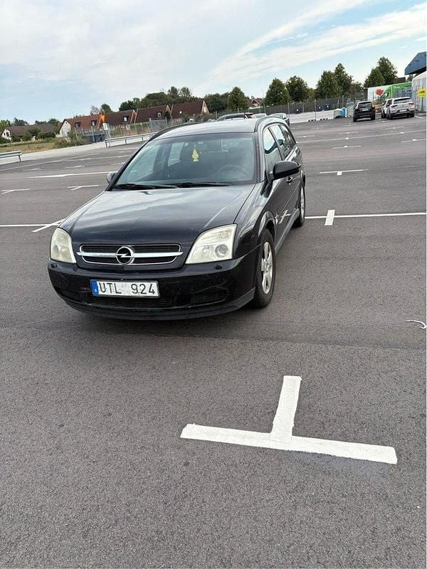 Svart Begagnad 2004 Opel Vectra Kombi | 30 000 kr - Bild 1/3