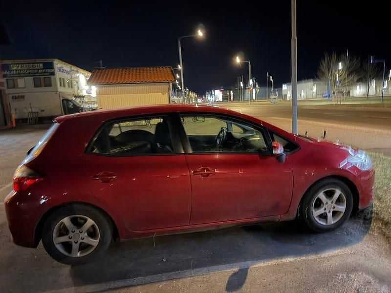 Begagnad Toyota Auris 90 HK (66 kW) 2012