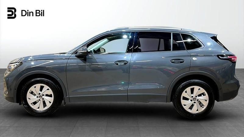 Begagnad VW Tiguan Edition 150 HK (110 kW) 2024 Mörkgrå SUV