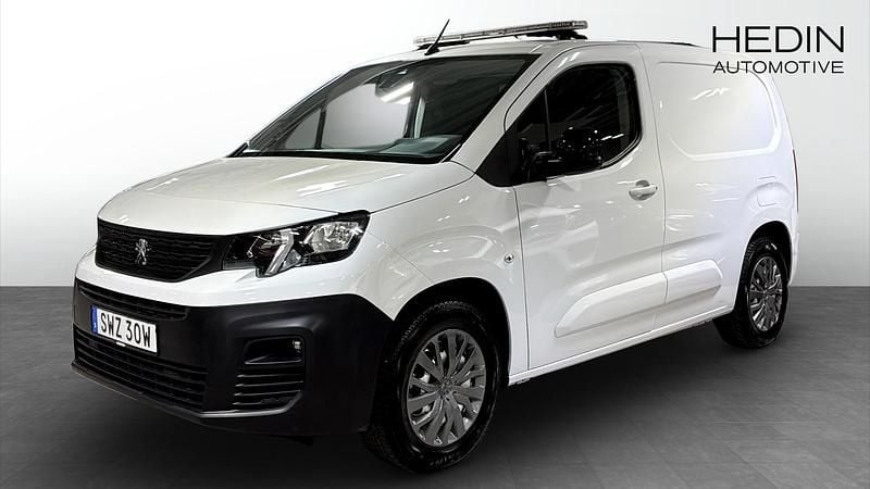 Begagnad Peugeot E-Partner 100 kW (136 HK) 2023 Vit Minibuss