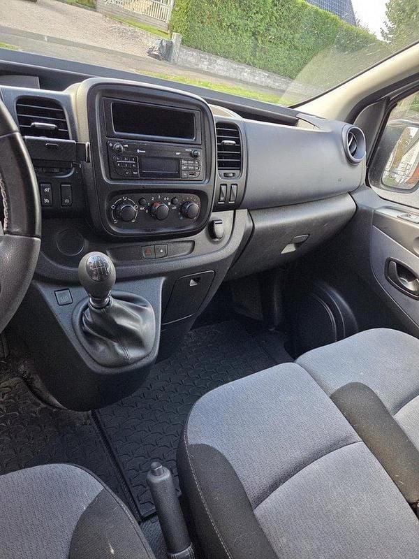 Grå Begagnad 2016 Opel Vivaro Van | 105 000 kr (Bra pris) - Bild 1/4