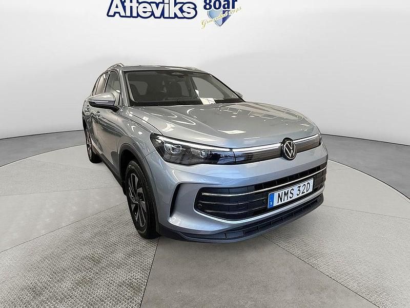 Silver Begagnad 2025 VW Tiguan SUV | 439 900 kr (Lite dyr) - Bild 1/4