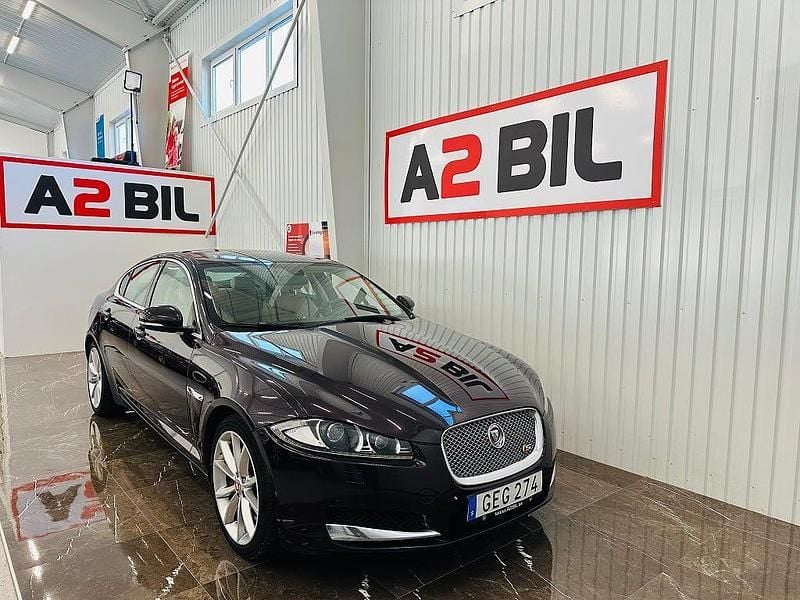 Röd Begagnad 2014 Jaguar XF Portfolio Sedan | 129 900 kr (Superpris) - Bild 1/4
