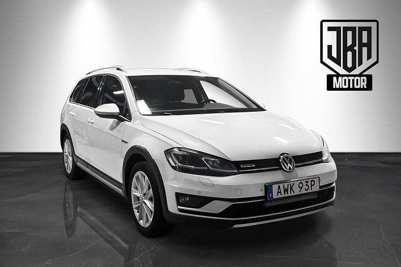 Vit Begagnad 2020 VW Golf Alltrack Kombi | 189 900 kr (Marknadspris) - Bild 1/4