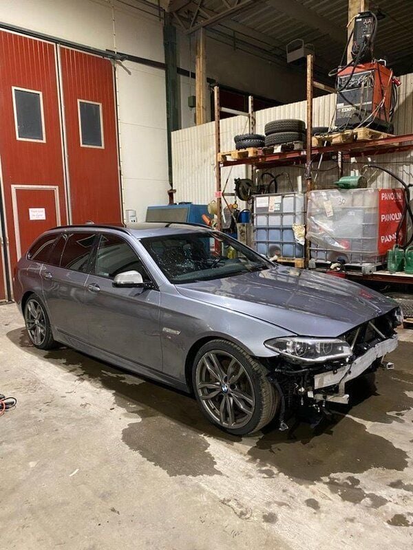 Begagnad 2014 BMW M550 M Sport Sedan | 179 900 kr - Bild 1/4