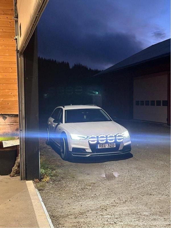 Vit Begagnad 2017 Audi A4 Allroad Comfort Kombi | 144 999 kr (Bra pris) - Bild 1/4