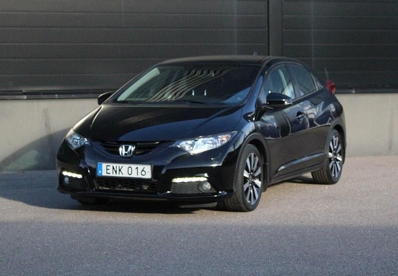 Svart Begagnad 2014 Honda Civic Sport Halvkombi | 119 500 kr (Marknadspris) - Bild 1/4