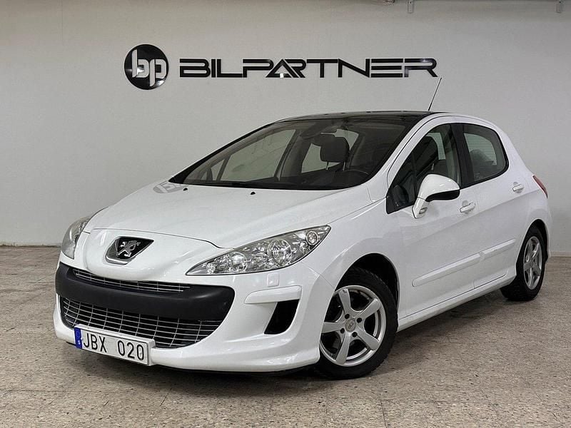 Vit Begagnad 2008 Peugeot 308 Halvkombi | 44 900 kr (Marknadspris) - Bild 1/4