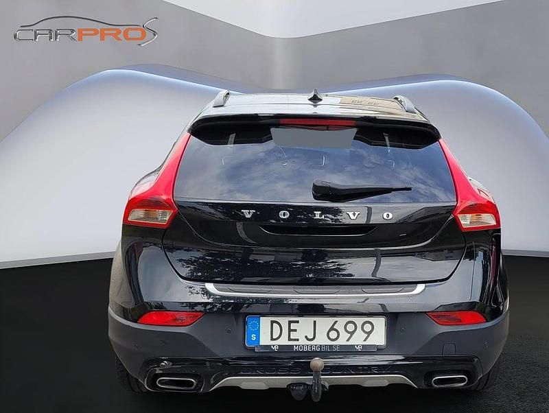 Begagnad Volvo V40 Momentum 150 HK (110 kW) 2014 Svart Halvkombi