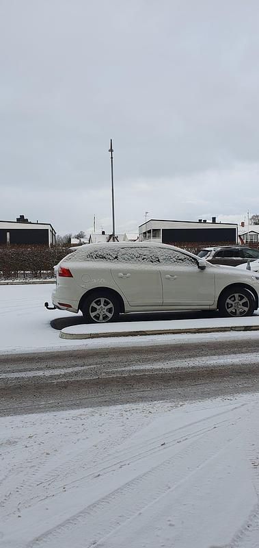 Begagnad 2014 Volvo XC60 SUV | 77 999 kr - Bild 1/4