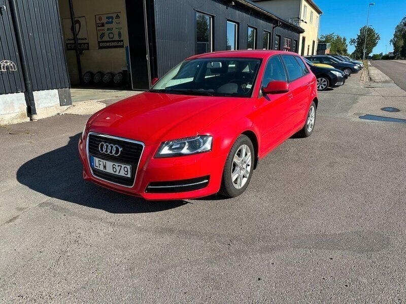 Röd Begagnad 2011 Audi A3 Sportback Attraction Halvkombi | 69 000 kr (Bra pris) - Bild 1/4