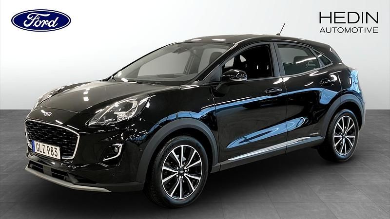 Svart (black) Begagnad 2022 Ford Puma Titanium SUV | 209 000 kr (Marknadspris) - Bild 1/4