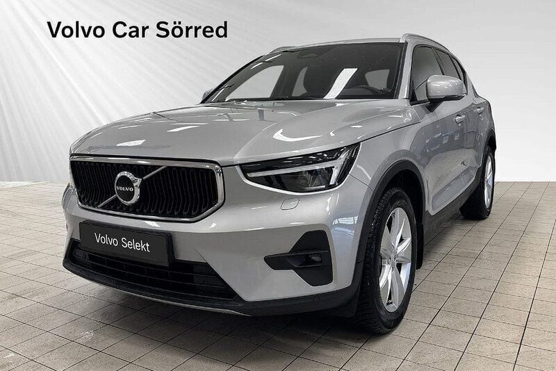 Silver Begagnad 2023 Volvo XC40 Core SUV | 339 900 kr (Bra pris) - Bild 1/3
