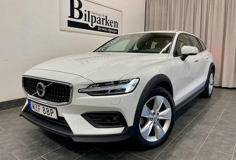 Vit Begagnad 2021 Volvo V60 CC Momentum Kombi | 359 900 kr (Marknadspris) - Bild 1/4