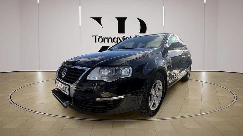 Svart Begagnad 2009 VW Passat Sportline Sedan | 39 990 kr (Marknadspris) - Bild 1/4