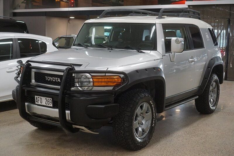 Silver Begagnad 2007 Toyota FJ Cruiser SUV | 259 900 kr - Bild 1/4