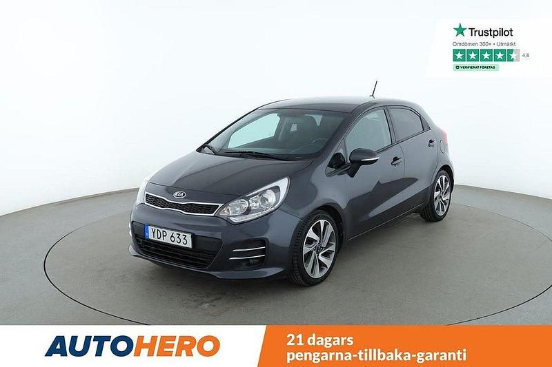 Grå Begagnad 2016 Kia Rio Halvkombi | 110 000 kr (Marknadspris) - Bild 1/4