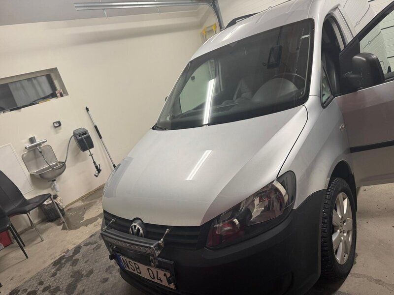Silver Begagnad 2013 VW Caddy Minibuss | 75 000 kr (Marknadspris) - Bild 1/4