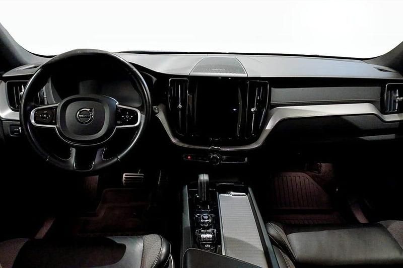 Begagnad Volvo XC60 R-Design 200 HK (147 kW) 2021 Svart SUV