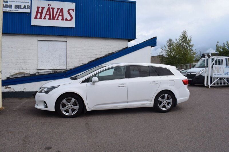 Vit Begagnad 2014 Toyota Avensis Edition Kombi | 64 500 kr (Marknadspris) - Bild 1/4