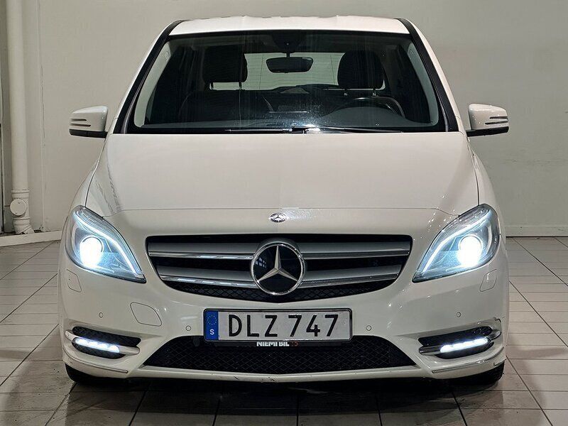 Begagnad Mercedes B180 109 HK (80 kW) 2014 Vit Minibuss