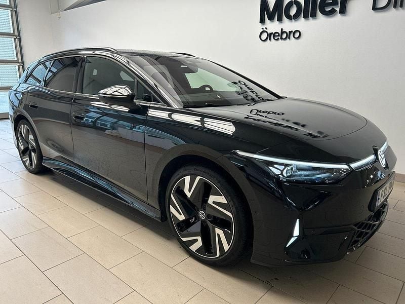 Svart Begagnad 2025 VW ID.7 GTX Sedan | 639 000 kr (Bra pris) - Bild 1/3