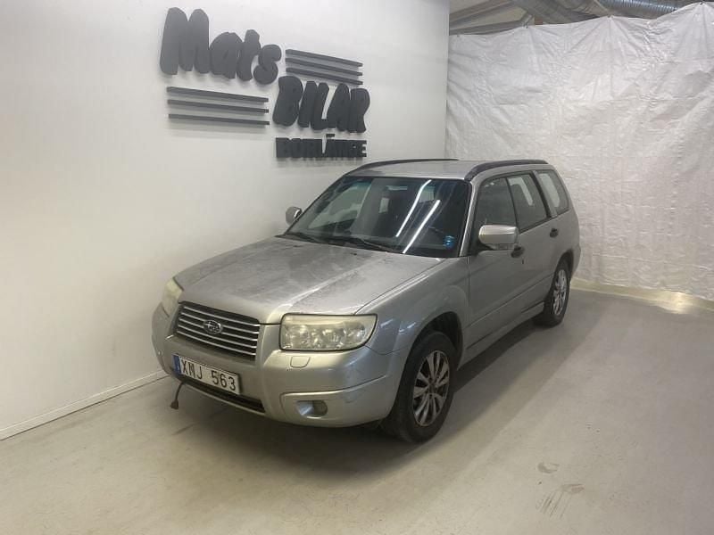 Silver Begagnad 2006 Subaru Forester SUV | 14 900 kr (Bra pris) - Bild 1/4