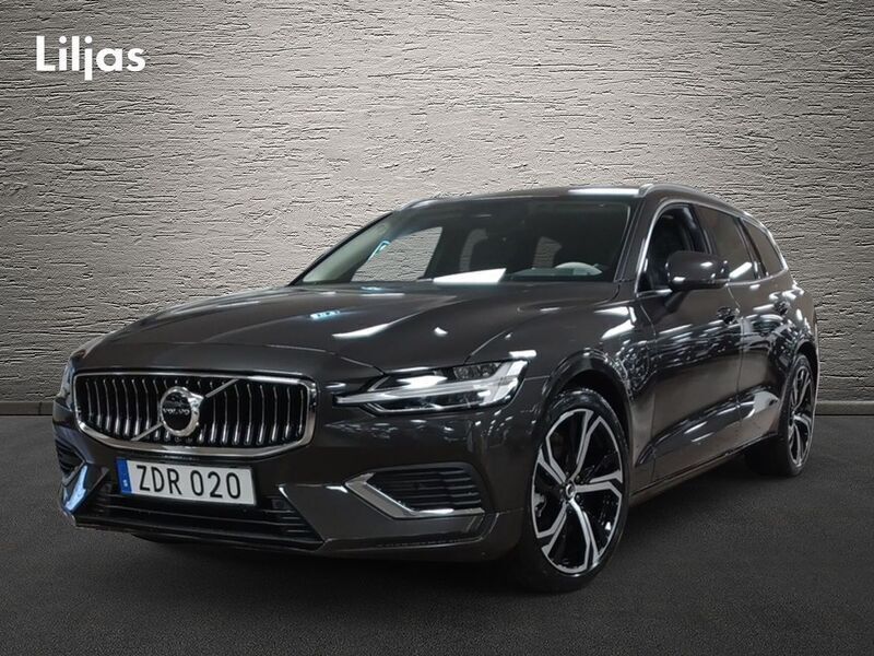 Grå Ny 2024 Volvo V60 Plus Kombi | 549 900 kr (Lite dyr) - Bild 1/4