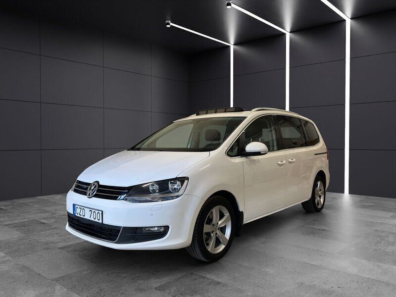 Vit Begagnad 2013 VW Sharan Minibuss | 144 900 kr (Lite dyr) - Bild 1/4