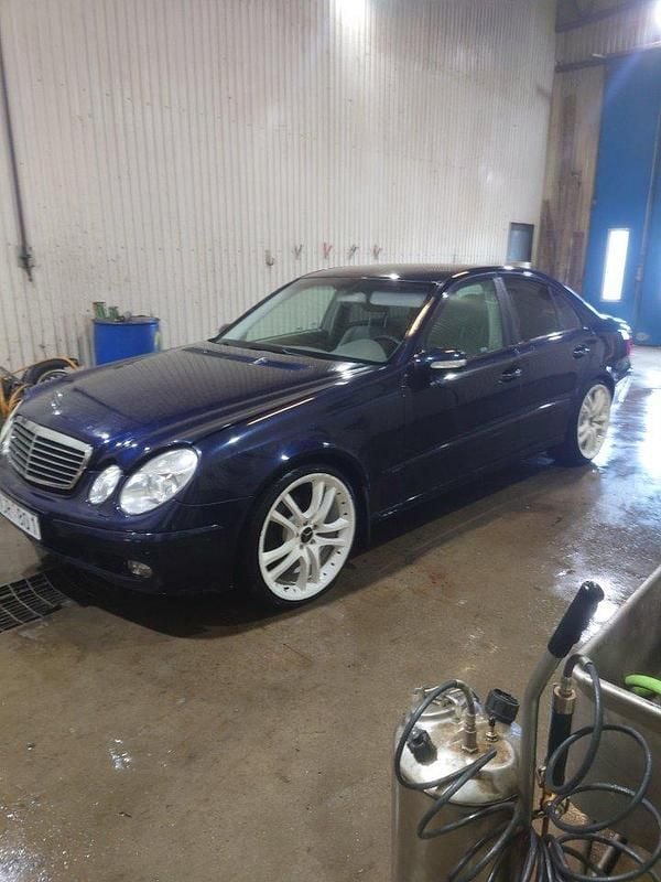 Blå Begagnad 2003 Mercedes E200 Sedan | 27 000 kr (Marknadspris) - Bild 1/1