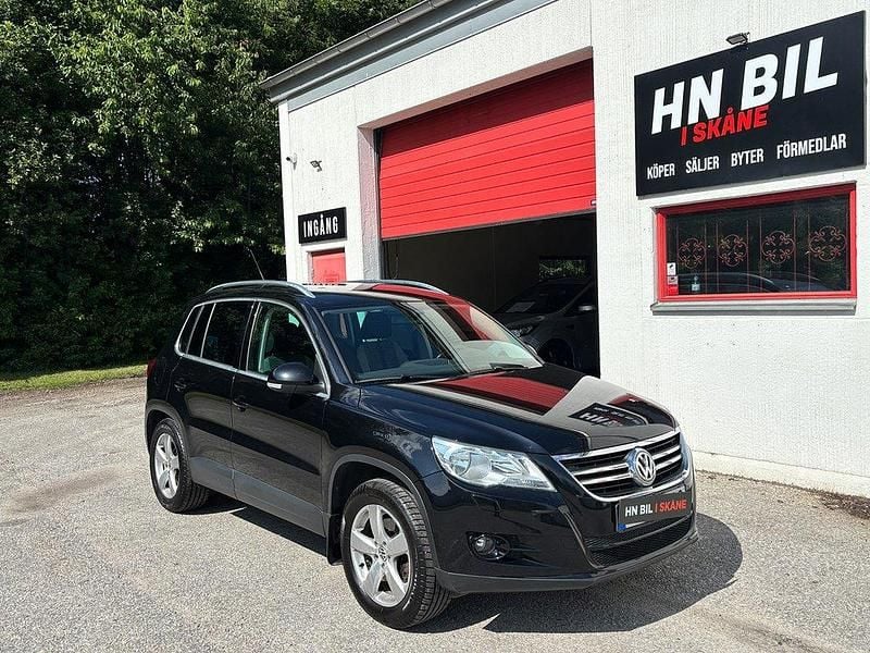 Svart Begagnad 2010 VW Tiguan Sportline SUV | 89 900 kr (Marknadspris) - Bild 1/4