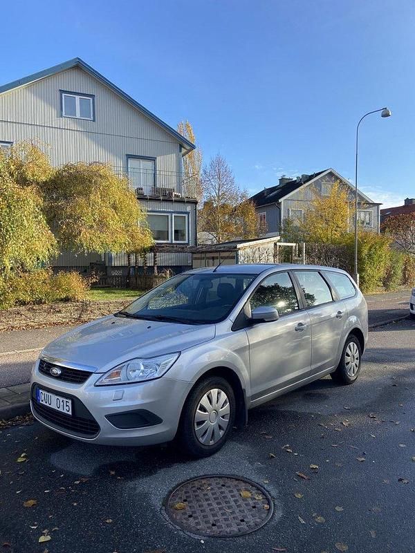 Grå Begagnad 2009 Ford Focus Kombi | 19 000 kr (Bra pris) - Bild 1/4
